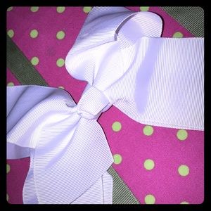 White bow